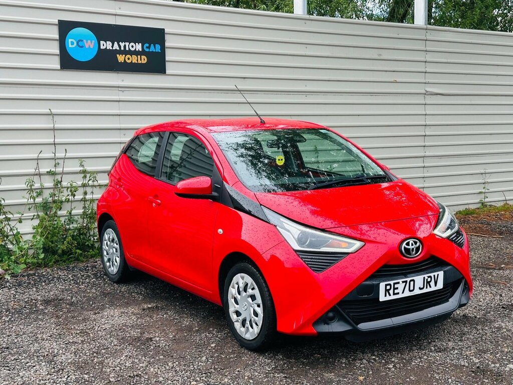 Toyota Aygo 1.0 Vvt-i X-play Euro 6 Safety Sense Red #3