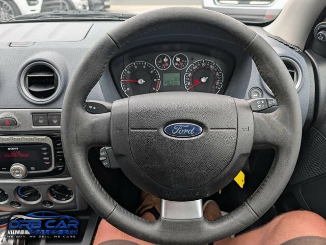 Ford Fusion 1.4 Zetec Family Car. Low M Silver #13