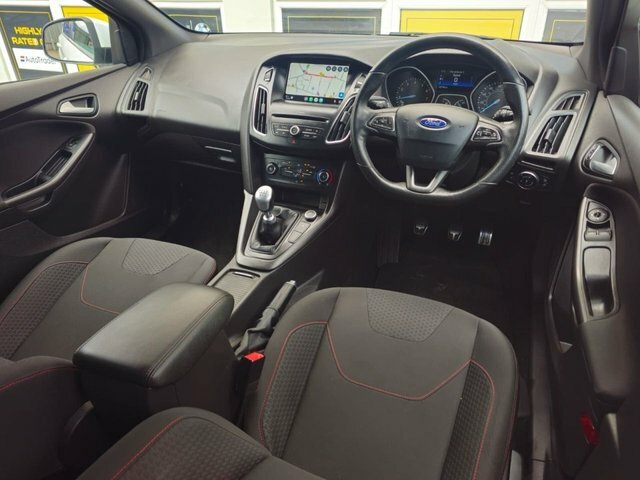 Ford Focus 1.0T Ecoboost St-line Hatchback White #5