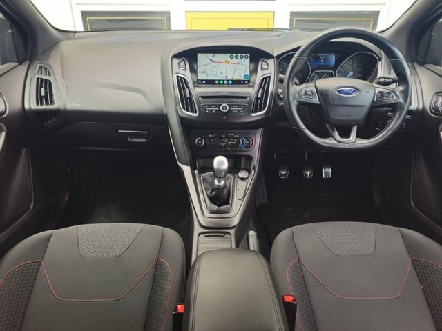 Ford Focus 1.0T Ecoboost St-line Hatchback White #6