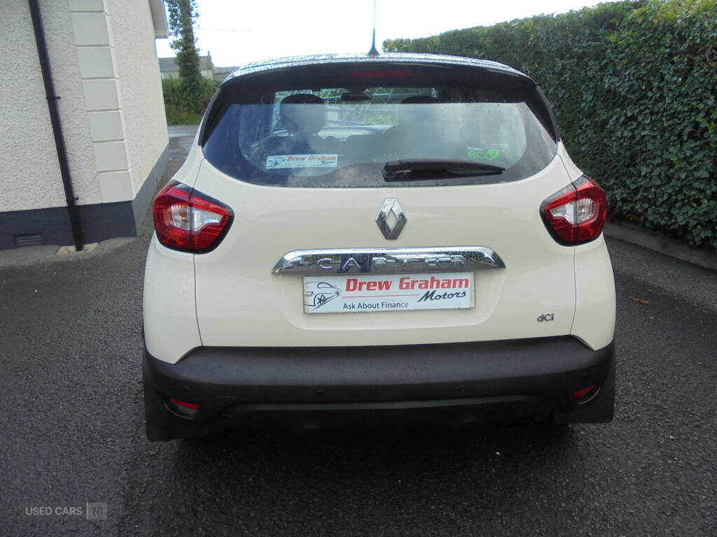 Renault Captur 1.5 Dci 90 Dynamique Medianav Energy Black #4