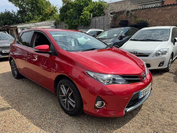 Toyota Auris 1.6 V-matic Icon Plus Euro 5 Red