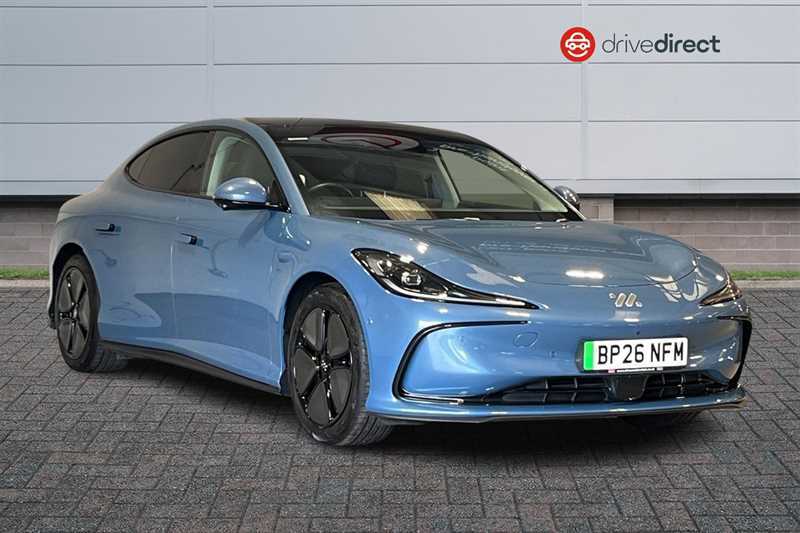 MG IM5 100Kwh Long Range Saloon 407 Ps Blue