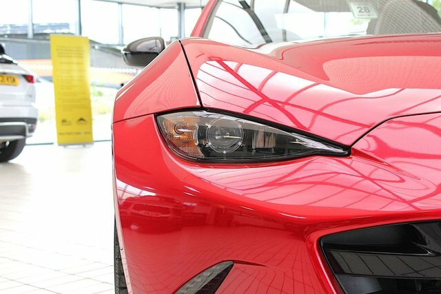 Mazda 121 Skyactiv-g Launch Edition Convertible Red #4