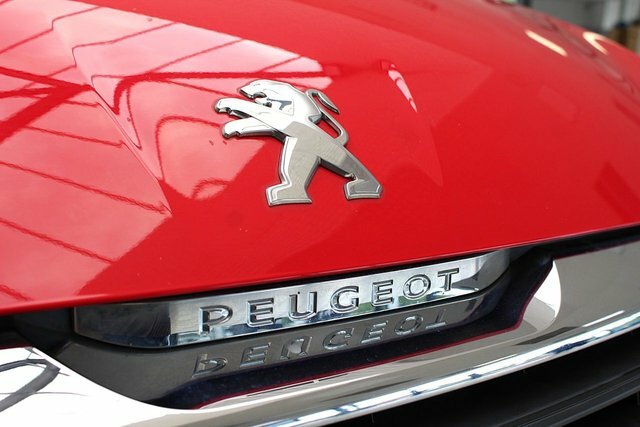 Peugeot 108 Puretech Allure Hatchback Red #4