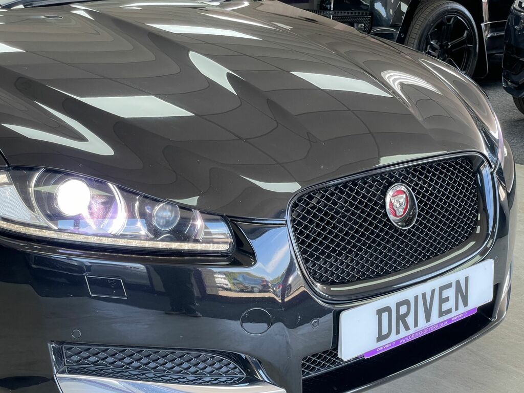 Jaguar XF Diesel Black #3