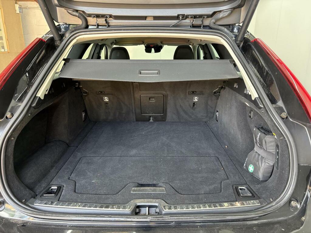 Volvo V90 Cross Country D4 Awd Plus Black #16