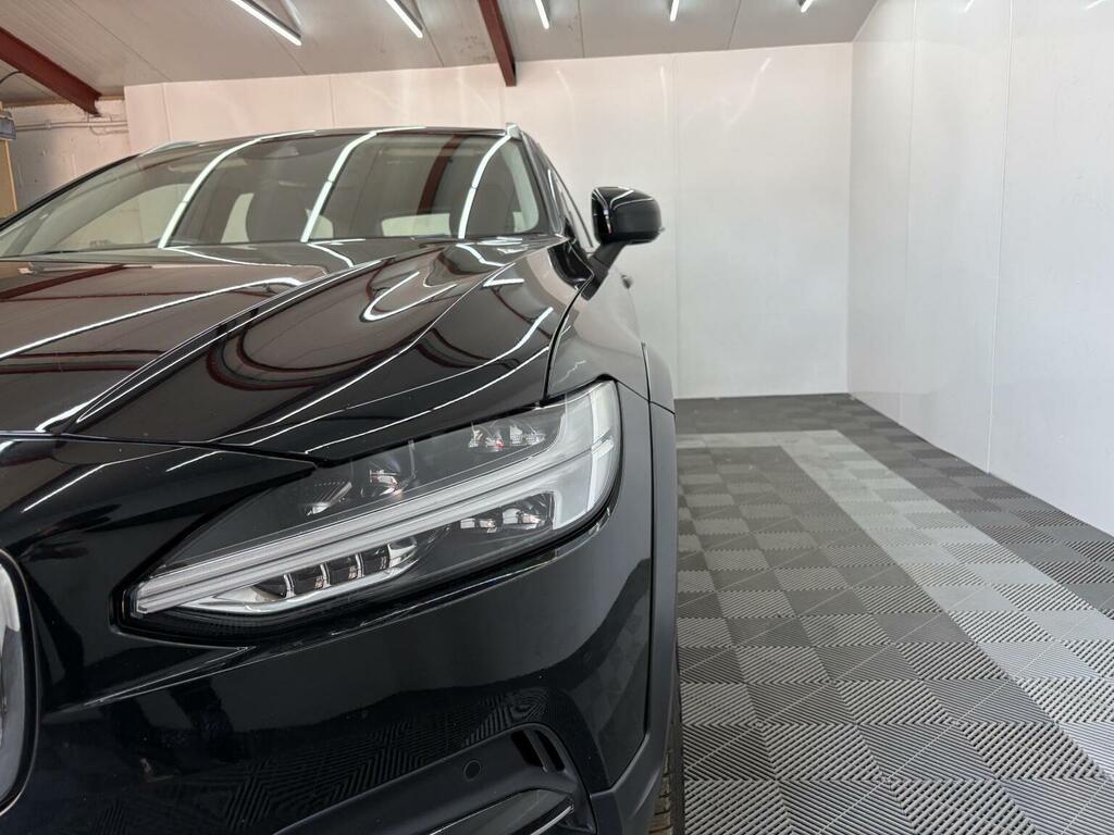Volvo V90 Cross Country D4 Awd Plus Black #4