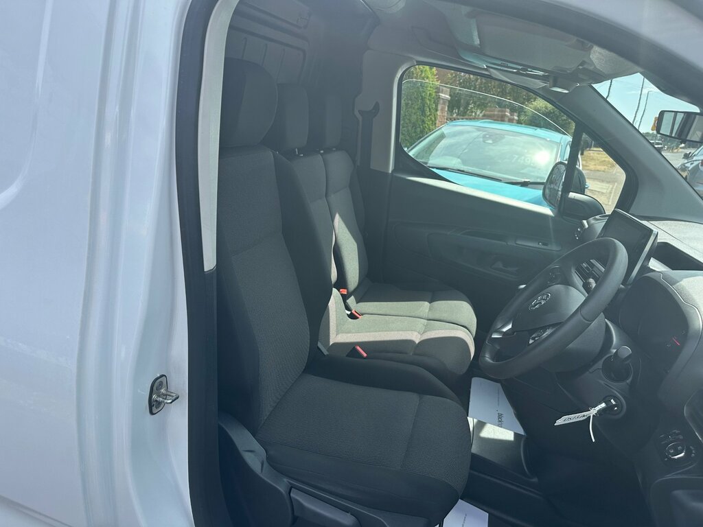 Vauxhall Combo Vauxhall Combo 1.5 Turbo D 2300 Pro L1 H1 Euro 6 Grey #16