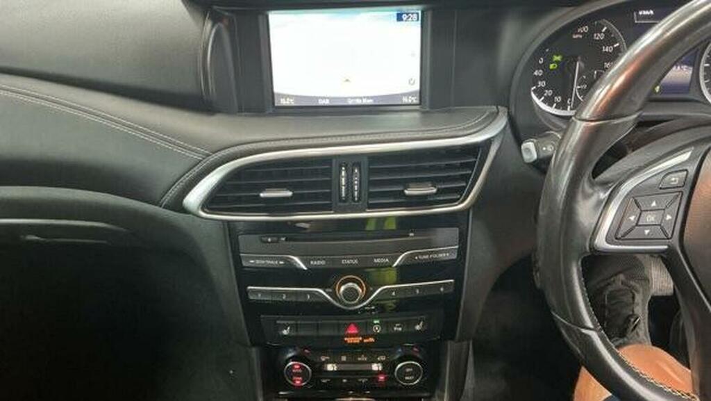 Infiniti Q30 Sport Hatchback Grey #9