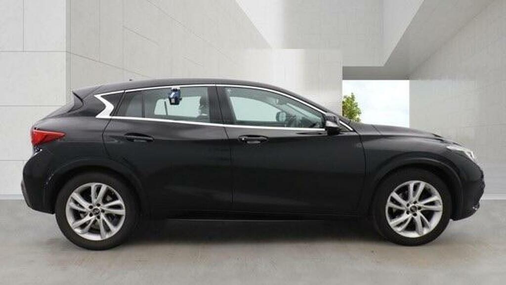Infiniti Q30 Sport Hatchback Grey #7