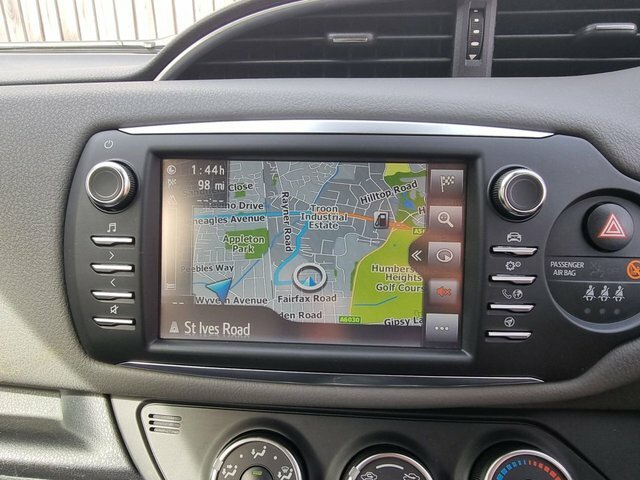 Toyota Yaris 1.5 Vvt-i Icon Tech Hatchback Eu Red #3