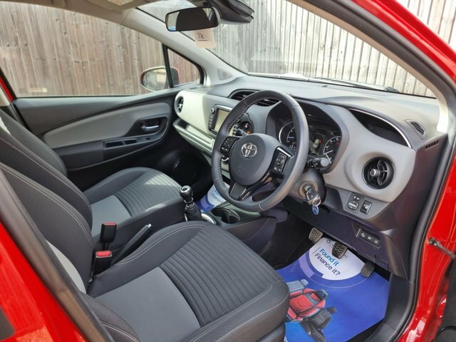 Toyota Yaris 1.5 Vvt-i Icon Tech Hatchback Eu Red #2