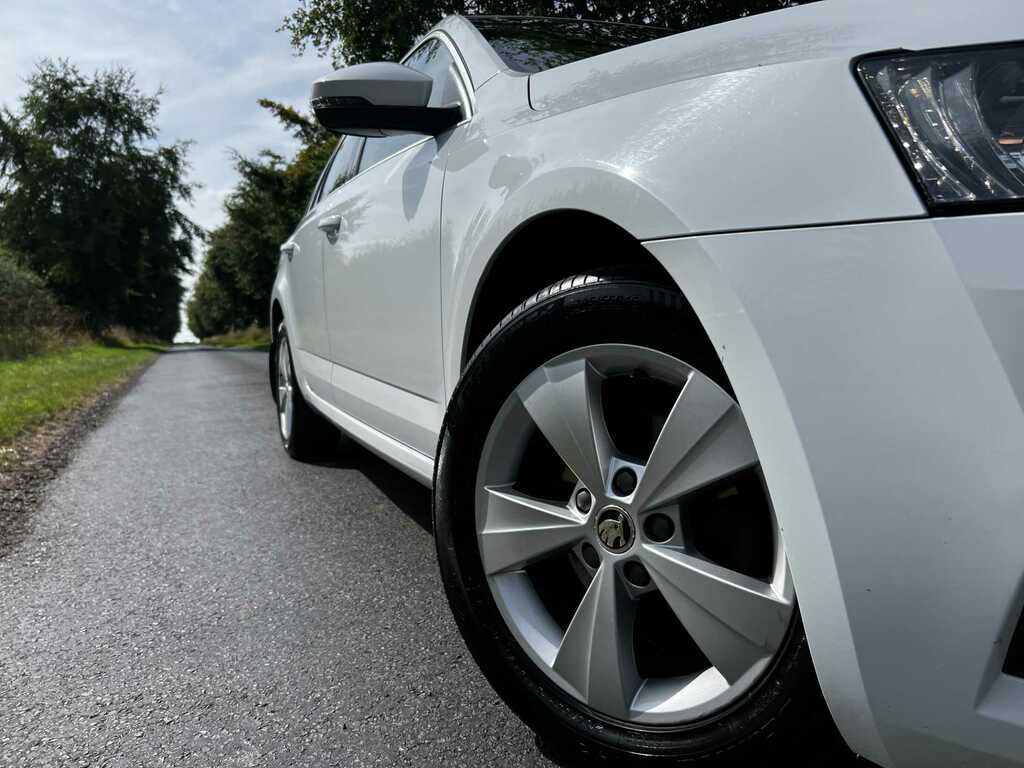 Skoda Octavia Se Technology Tdi GM19FCU White #3