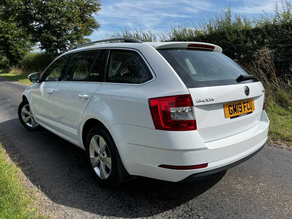 Skoda Octavia Se Technology Tdi GM19FCU White #6