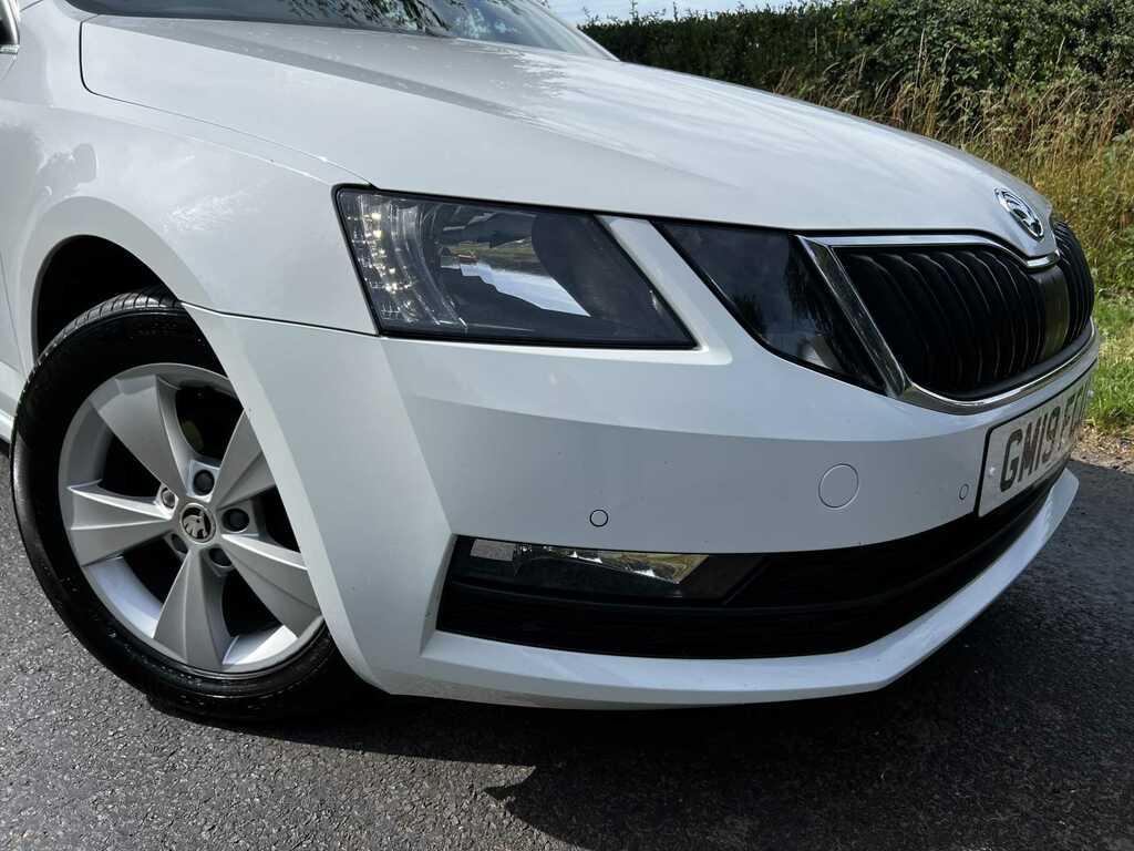 Skoda Octavia Se Technology Tdi GM19FCU White #2