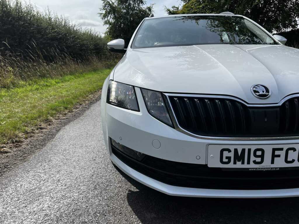 Skoda Octavia Se Technology Tdi GM19FCU White #5