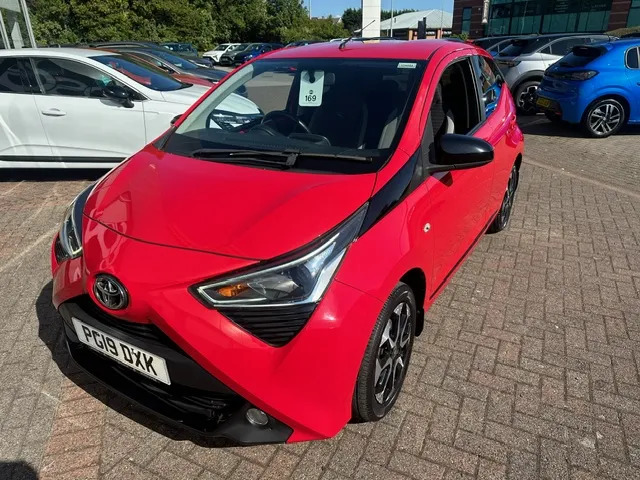 Toyota Aygo 1.0 Vvt-i X-trend PG19DXK Red #3