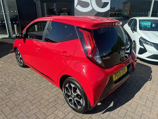 Toyota Aygo 1.0 Vvt-i X-trend PG19DXK Red #4