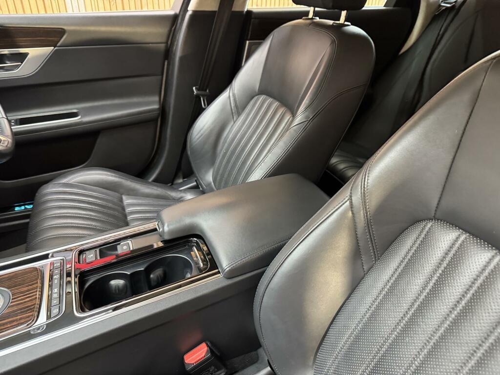 Jaguar XF 2.0D 240 R-sport Saloon Blue #29