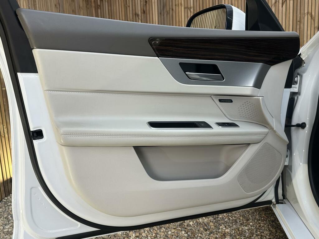 Jaguar XF 2.0I Portfolio Sportbrake Euro 6 Ss White #7