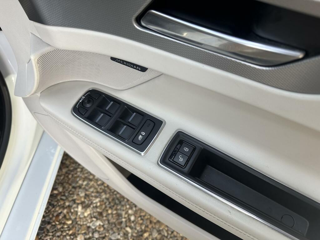 Jaguar XF 2.0I Portfolio Sportbrake Euro 6 Ss White #21