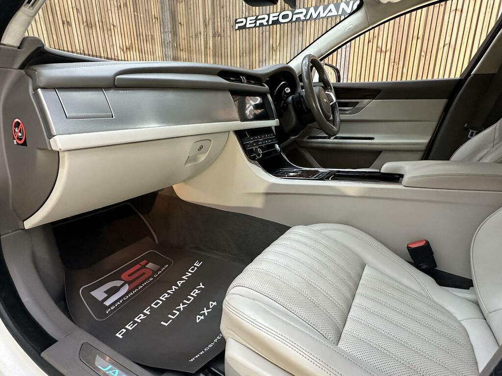 Jaguar XF 2.0I Portfolio Sportbrake Euro 6 Ss White #10