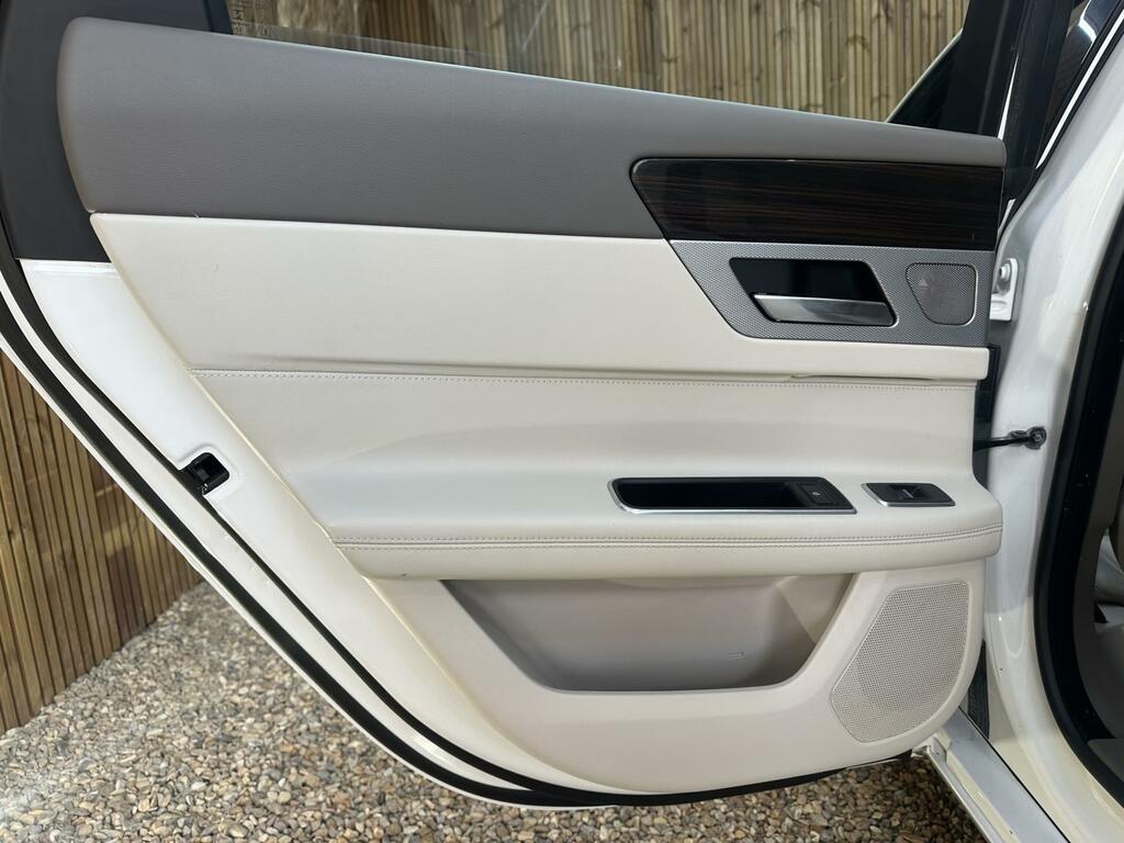 Jaguar XF 2.0I Portfolio Sportbrake Euro 6 Ss White #12
