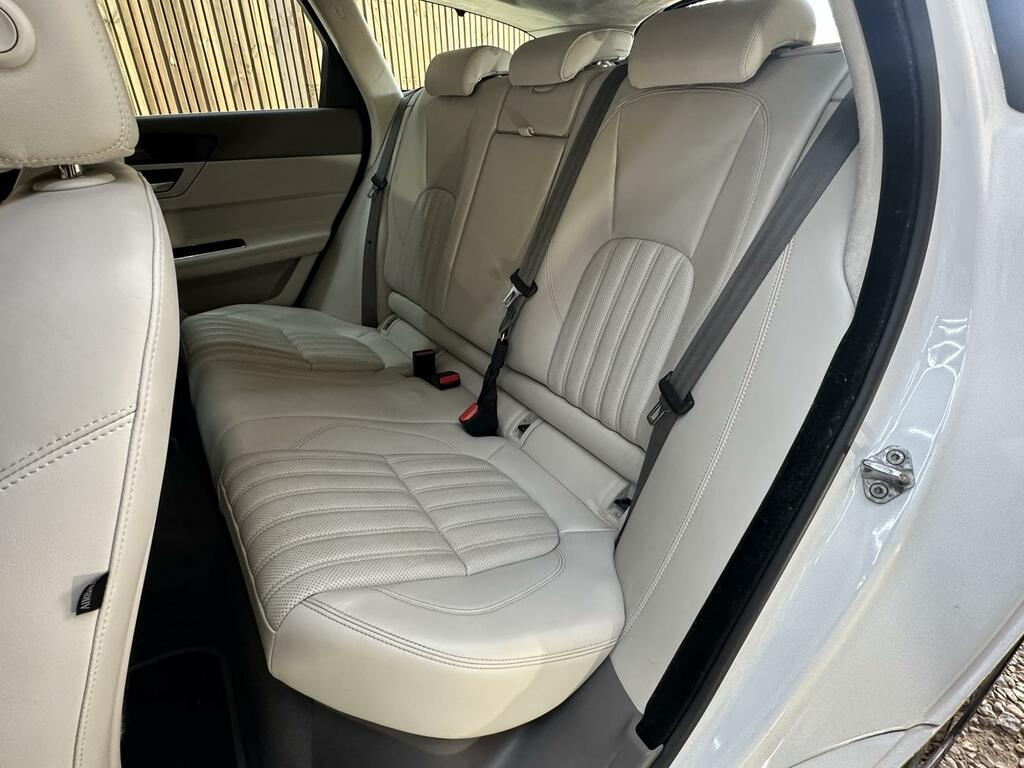 Jaguar XF 2.0I Portfolio Sportbrake Euro 6 Ss White #14