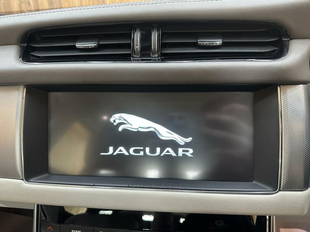 Jaguar XF 2.0I Portfolio Sportbrake Euro 6 Ss White #28
