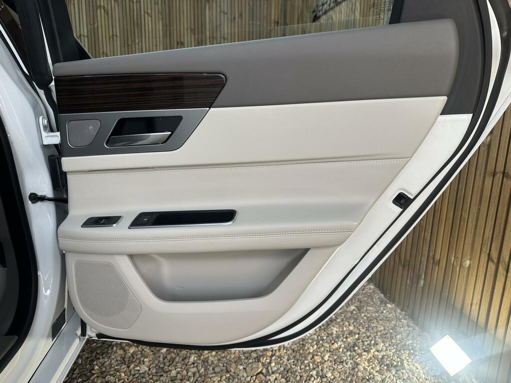 Jaguar XF 2.0I Portfolio Sportbrake Euro 6 Ss White #17