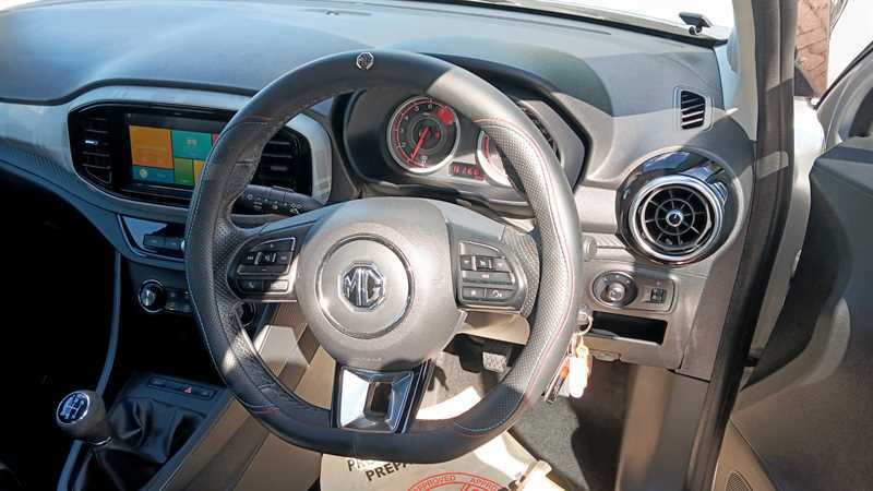 MG MG3 1.5 Vti-tech Exclusive Red #9