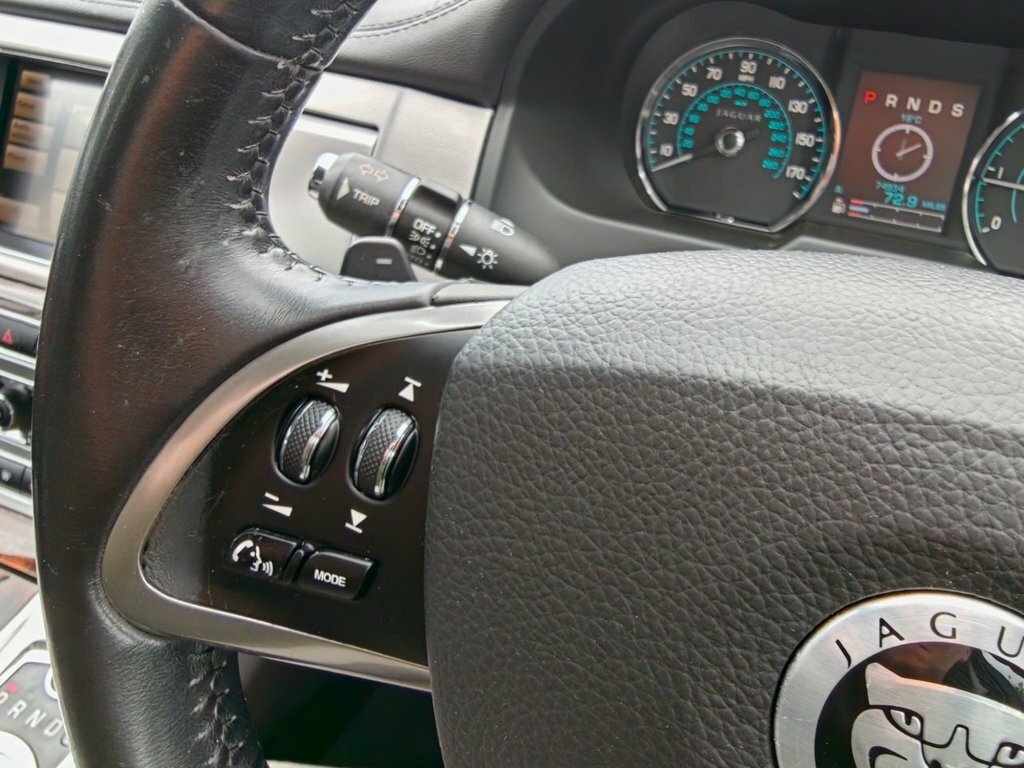 Jaguar XF Se Business Blue #17