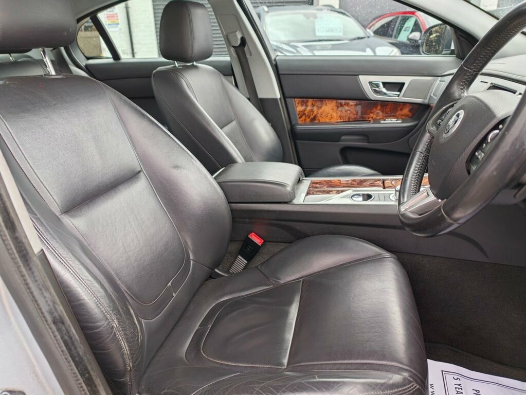 Jaguar XF Se Business Blue #14
