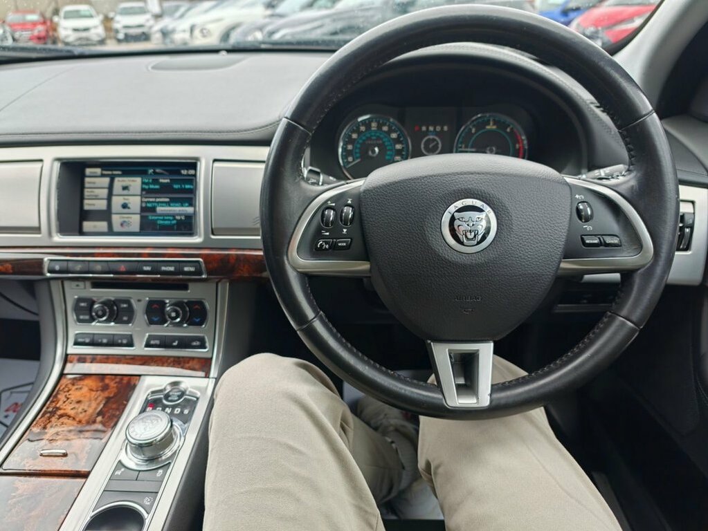 Jaguar XF Se Business Blue #16