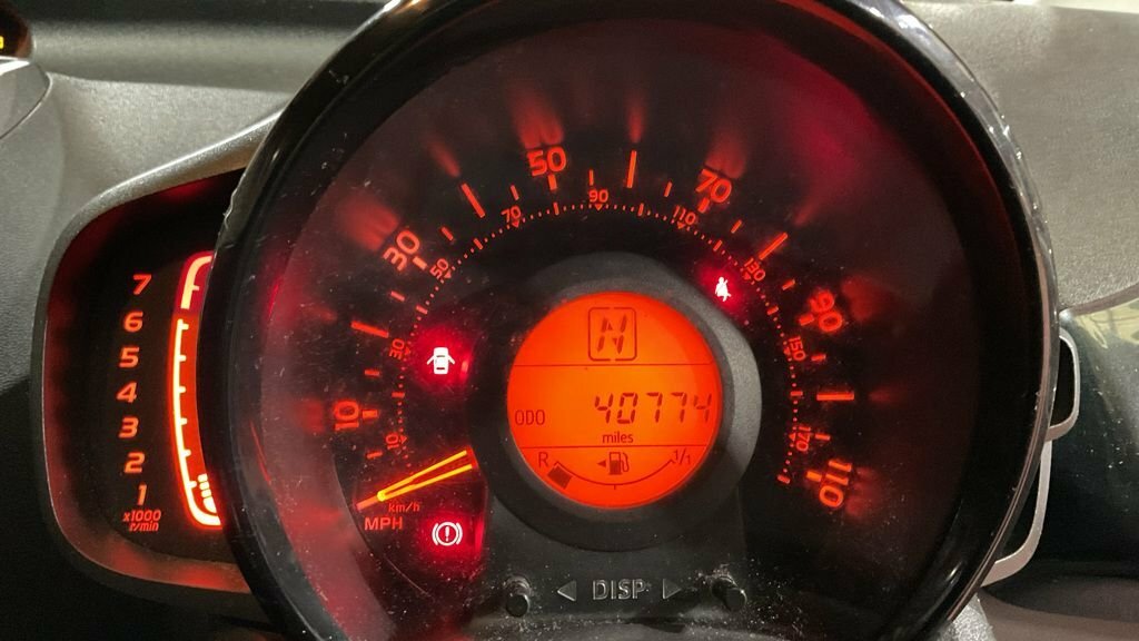 Toyota Aygo 1.0 Vvt-i X Red #10