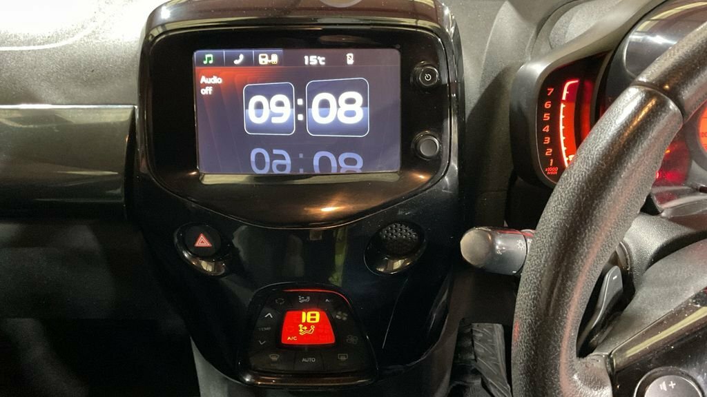 Toyota Aygo 1.0 Vvt-i X Red #11