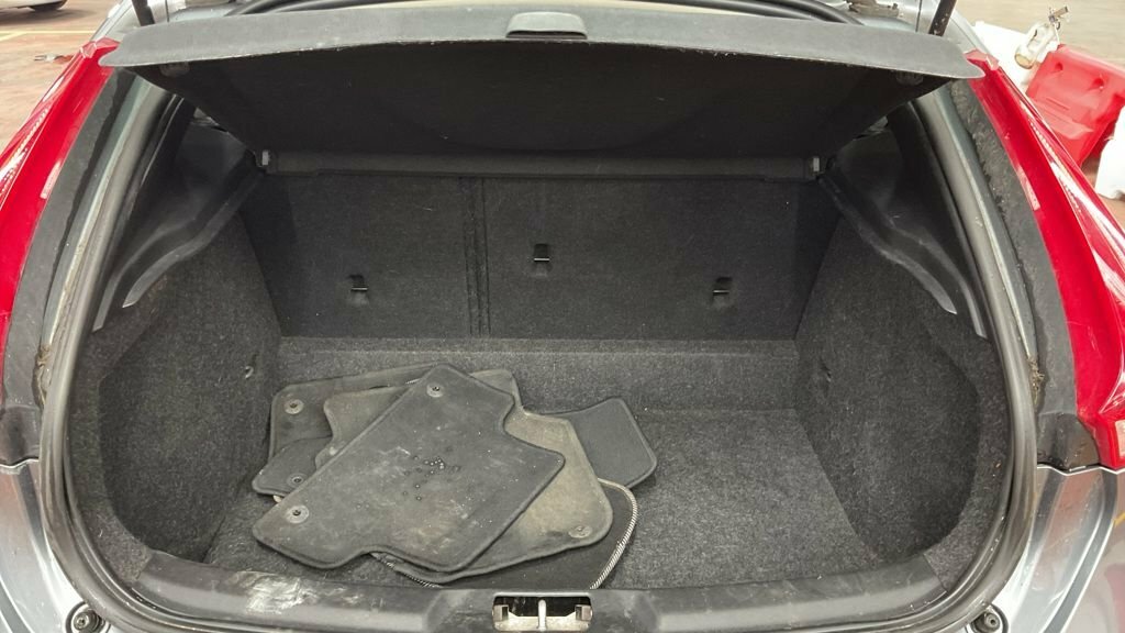 Volvo V40 2L Momentum Nav Plus Grey #3