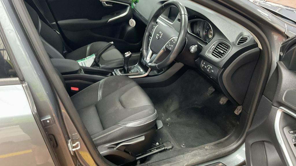 Volvo V40 2L Momentum Nav Plus Grey