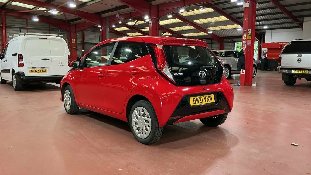 Toyota Aygo 1L X-play Red #3