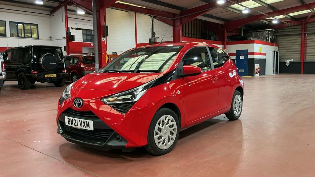 Toyota Aygo 1L X-play Red #2
