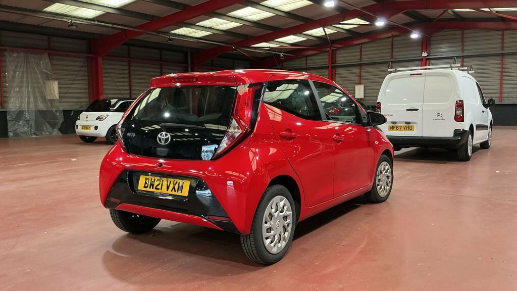 Toyota Aygo 1L X-play Red #6