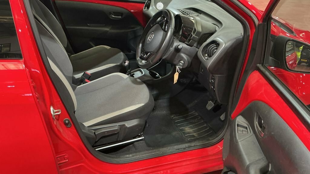 Toyota Aygo 1.0 Vvt-i X-clusiv X-shift Red #8