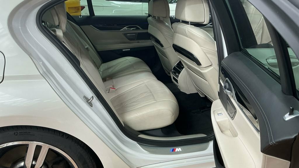 BMW 7 Series 3L M Sport White #2
