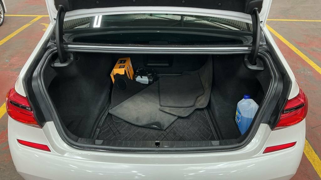 BMW 7 Series 3L M Sport White #3
