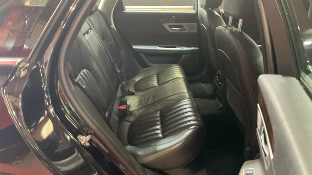 Jaguar XF 2L Portfolio Black #2