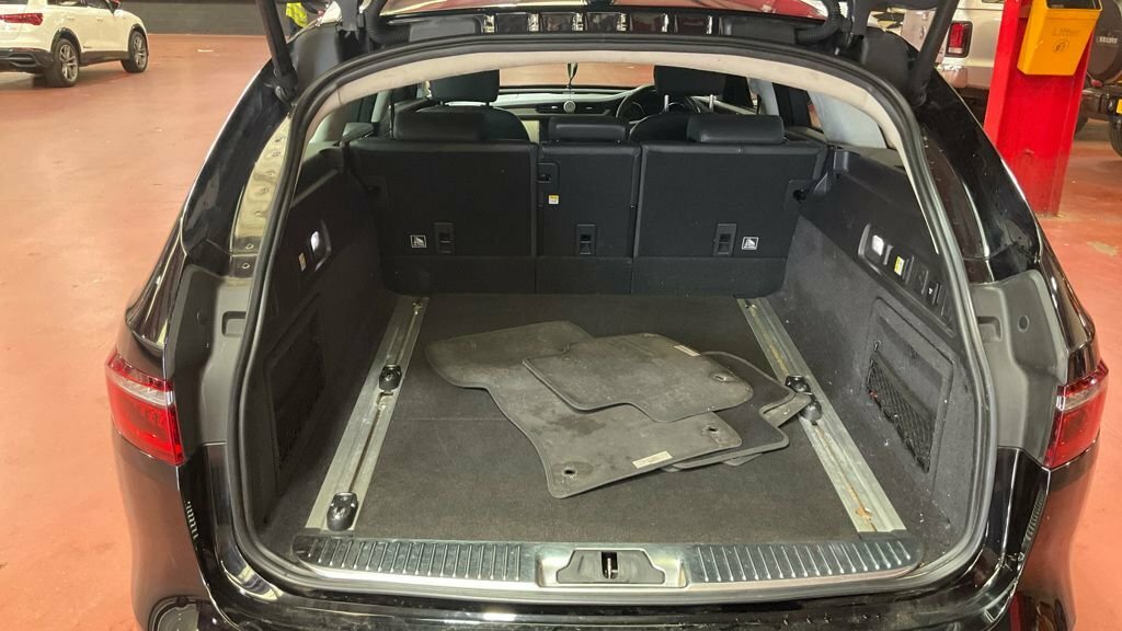 Jaguar XF 2L Portfolio Black #3