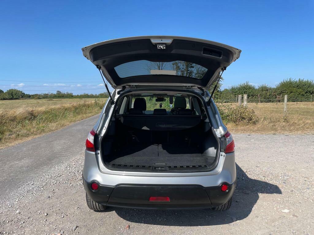 Nissan Qashqai+2 N-tec Plus 2 White #7