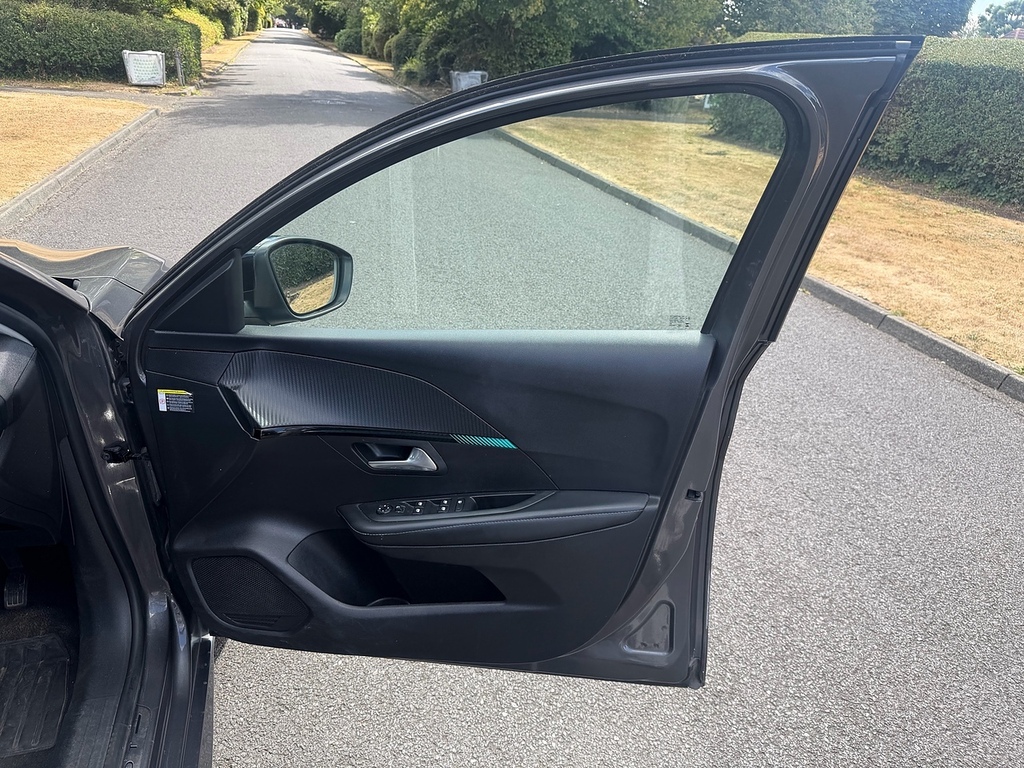 Peugeot 208 1.2 Puretech 100 Allure Premium Grey #30