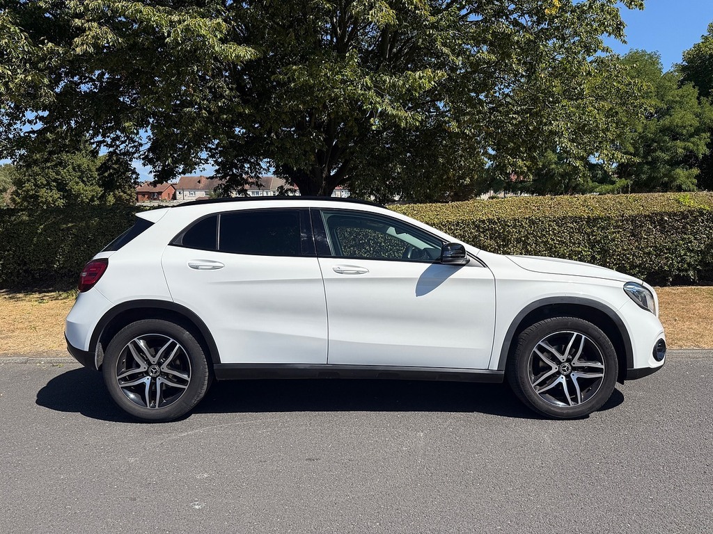 Mercedes-Benz GLA Class Gla180 Urban Edition U3628 Ulez White #2
